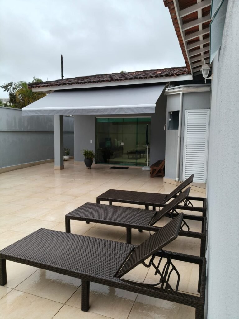 Toldo com braços articulado.WhatsApp Image 2025-11-24 at 19.59.56 (1)