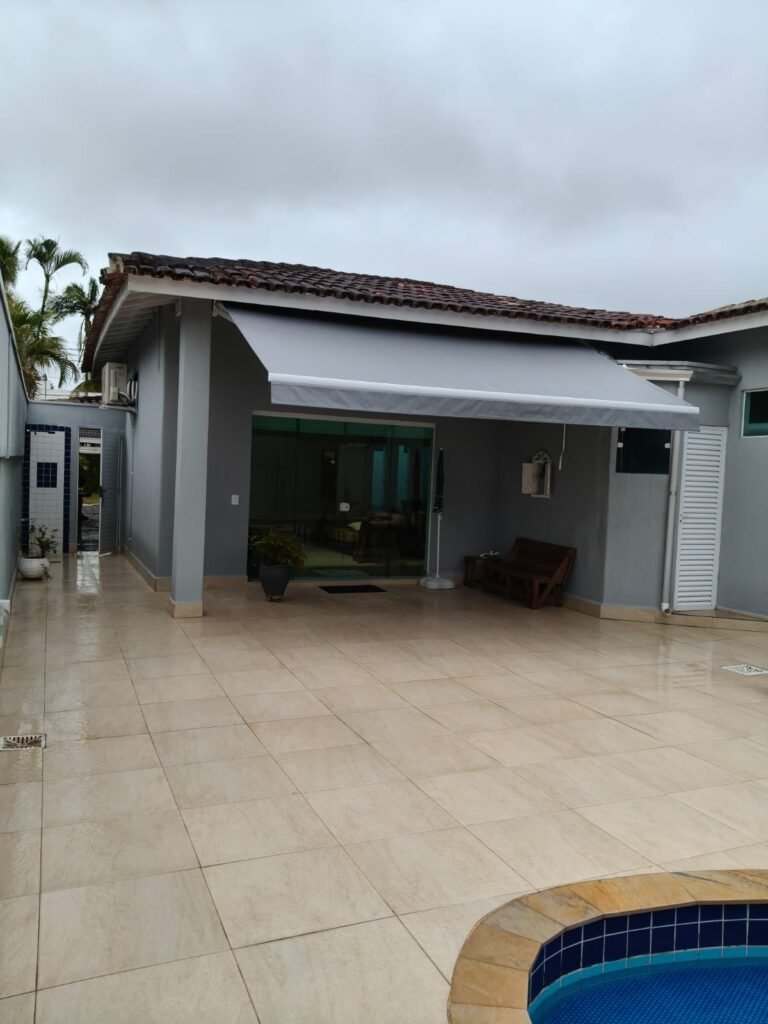 Toldo com braços articulado.WhatsApp Image 2025-11-24 at 19.59.57