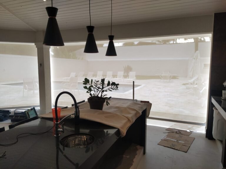 Toldo cortina Tela solar fechamento verticalWhatsApp Image 2025-11-24 at 19.56.31 (2)