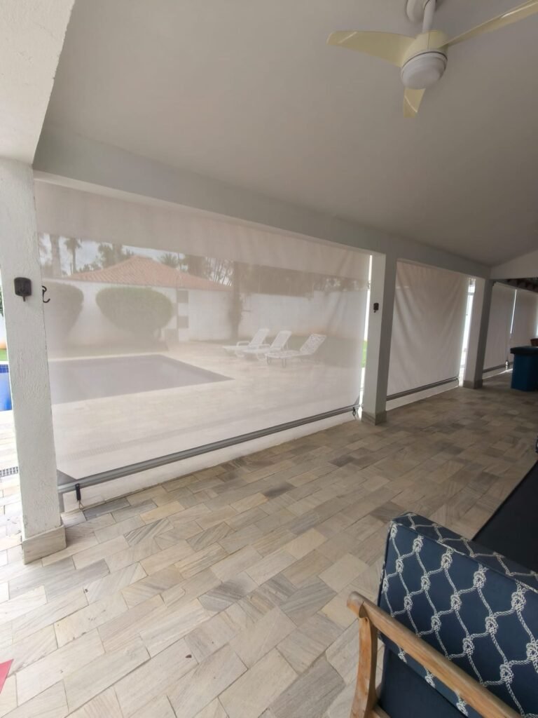 Toldo cortina com tela solar na cor cinzaWhatsApp Image 2025-11-24 at 19.48.57 (1)