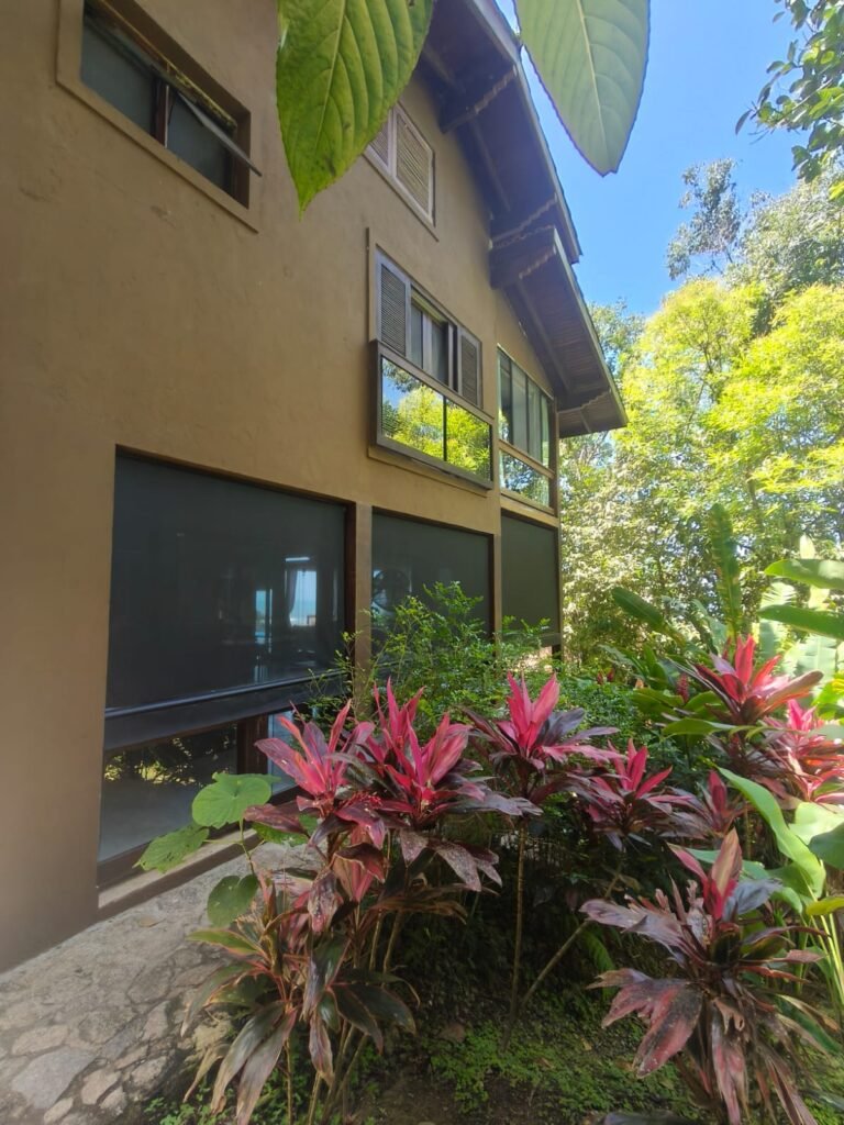 Toldo cortina com tela solarWhatsApp Image 2025-11-24 at 19.48.04