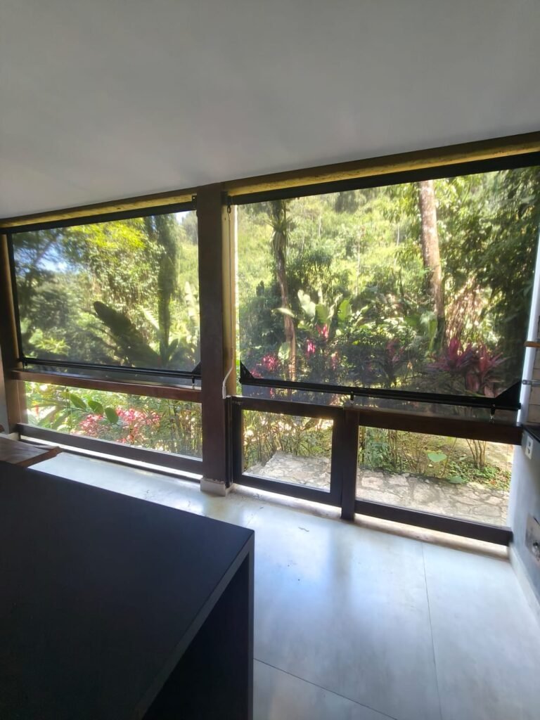 Toldo cortina com tela solarWhatsApp Image 2025-11-24 at 19.48.06